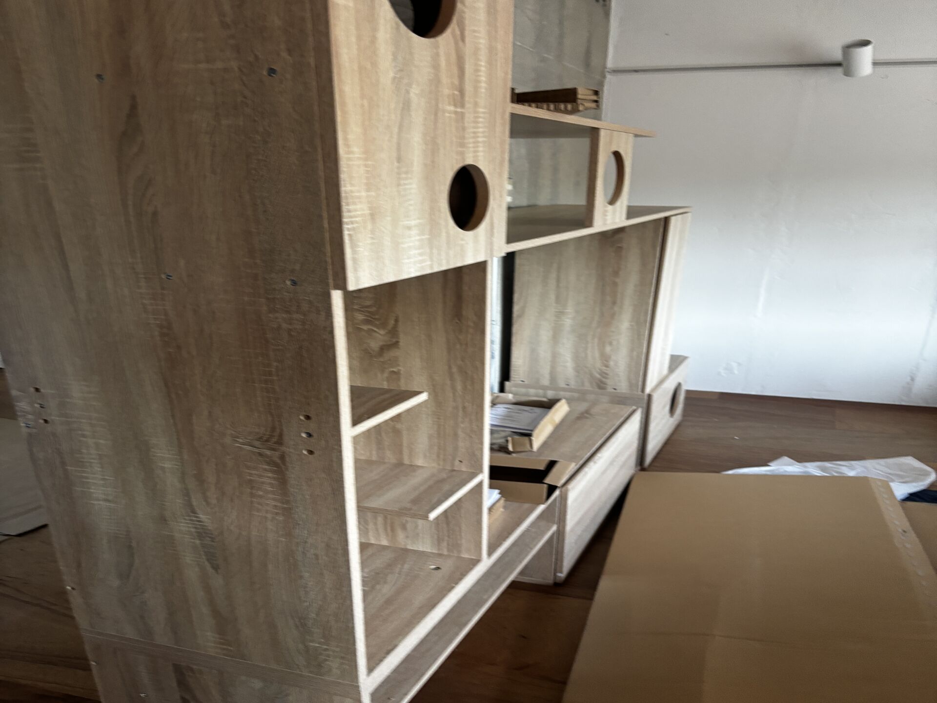 町田市で家具組立　TV台キャットタワー　IKEA