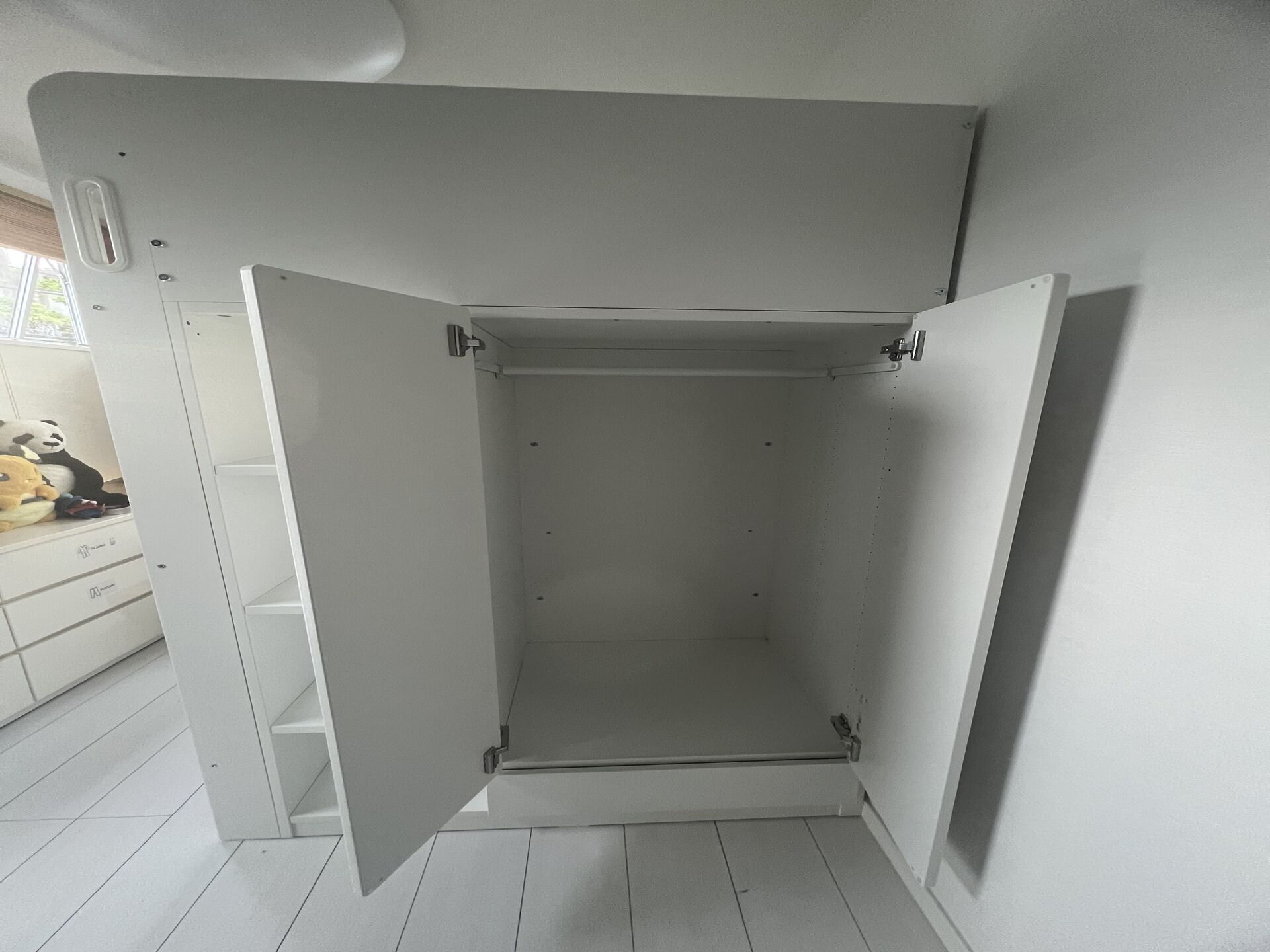 【東京都千代田区　家具組立代行】　移転作業から新規家具組立てにも対応株式会社アイケット
