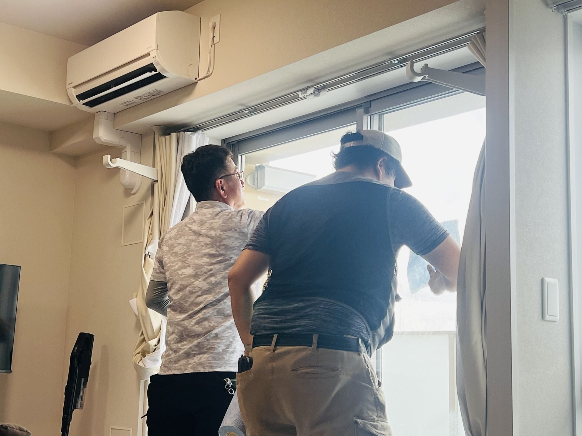 【厚木市　家具組立代行】組み立てだけじゃない！耐震対策や窓ガラス飛散防止シート貼りもお任せください！株式会社アイケット
