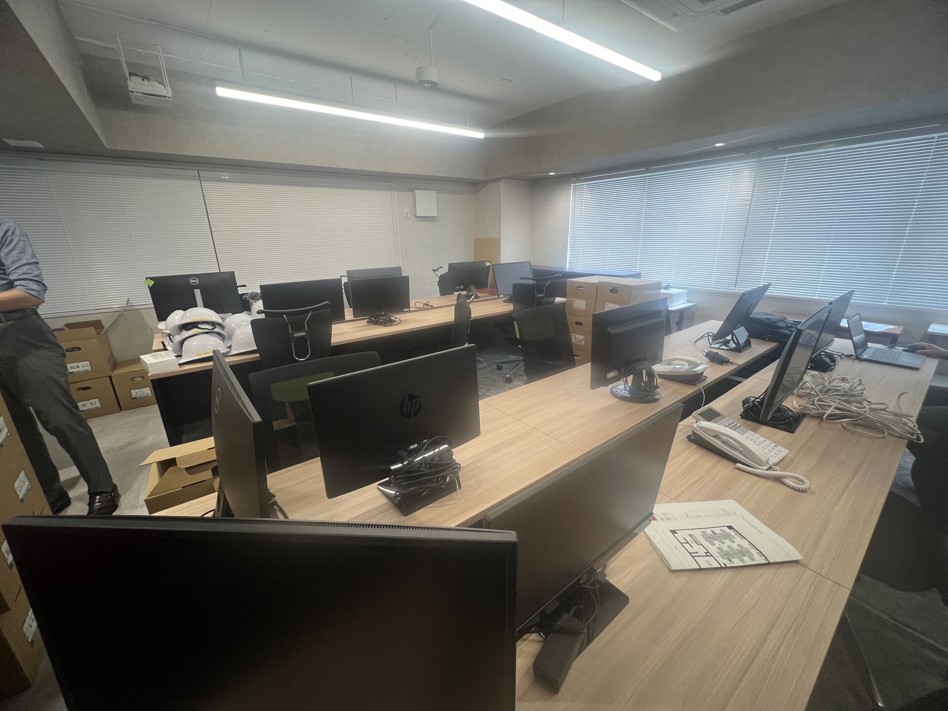 【東京都千代田区　家具組立代行】　移転作業から新規家具組立てにも対応株式会社アイケット