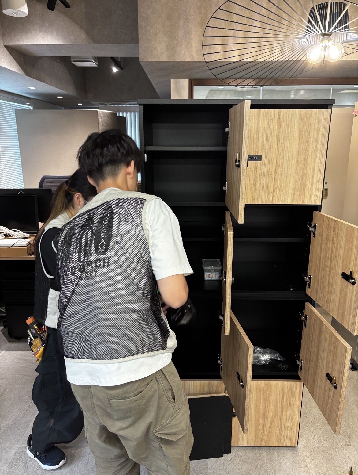 【東京都千代田区　家具組立代行】　移転作業から新規家具組立てにも対応株式会社アイケット