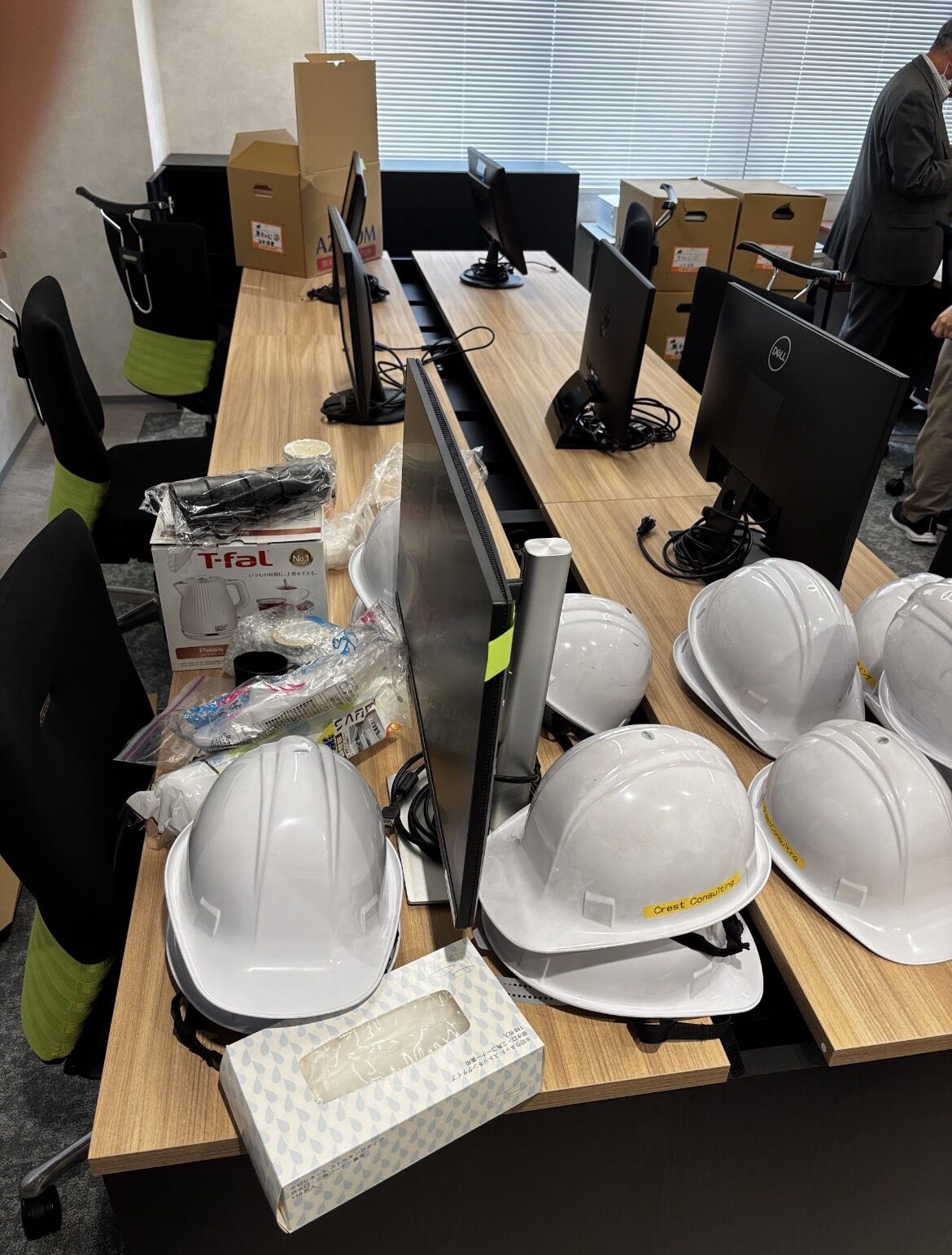 【東京都千代田区　家具組立代行】　移転作業から新規家具組立てにも対応株式会社アイケット