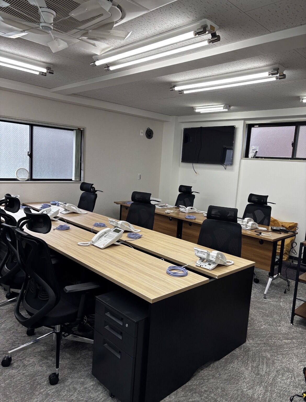 【神奈川県横浜市　家具組立代行】　オフィスの新規家具組立てなら応株式会社アイケット