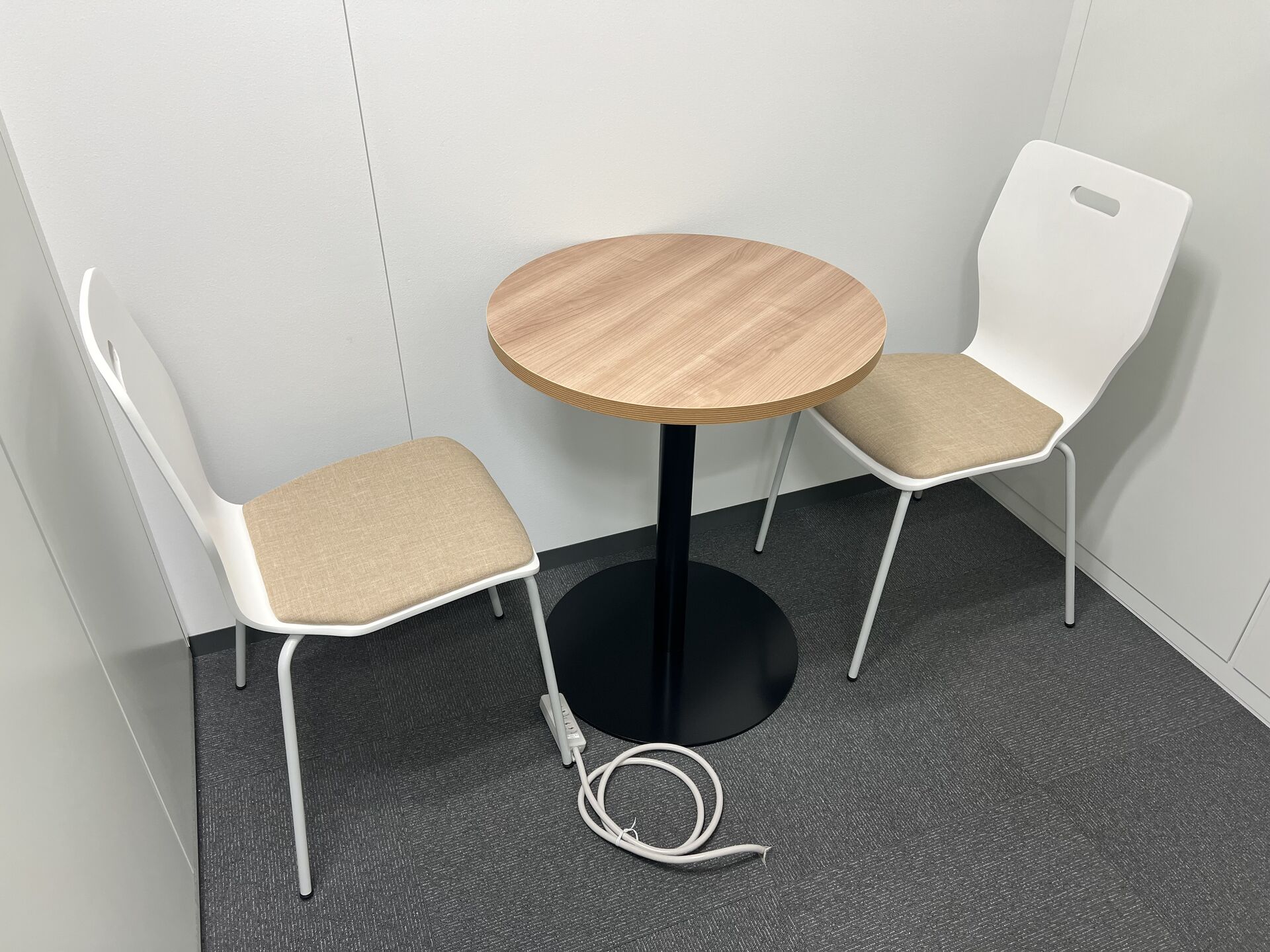 【神奈川県藤沢市　家具組立代行】　新規オフィスの家具組立てなら株式会社アイケット